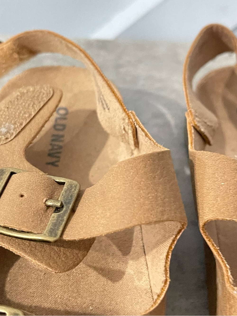 Old Navy Toddler Tan Triple-Buckle Sandals Size 8 - Picture 4 of 16